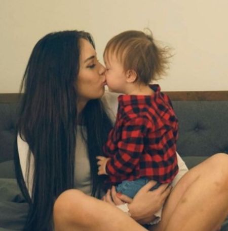 The 90 Day Fiance cast Deavan Clegg son born with holes in his lungs.