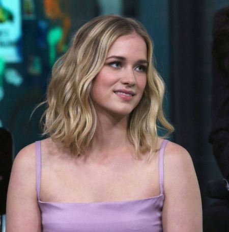 Elizabeth Lail also acted in 'Dead of Summer' and 'Once Upon a Time.'