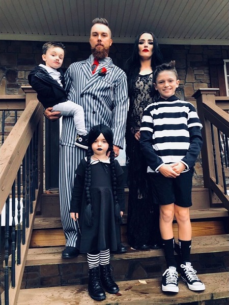 Maci Bookout, husband Taylor McKinney, and their three kids.