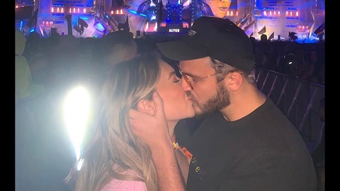 stassie kissing zane in a concert 