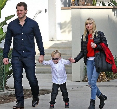 Chris Pratt, 37, enjoyed quality down time with wife Anna Faris, 40, and their son Jack, four, in West Hollywood, California, December 2016.