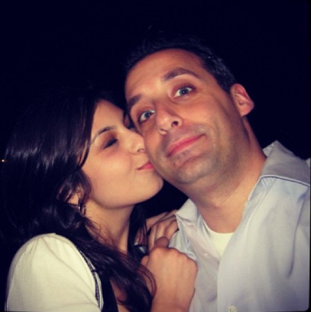 Bessy kissing Joe on the cheek as he takes a selfie.