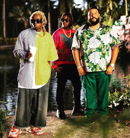 Jeremih is with his friends.