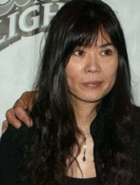 Atsuko Remar is an independent woman who works as an entrepreneur.