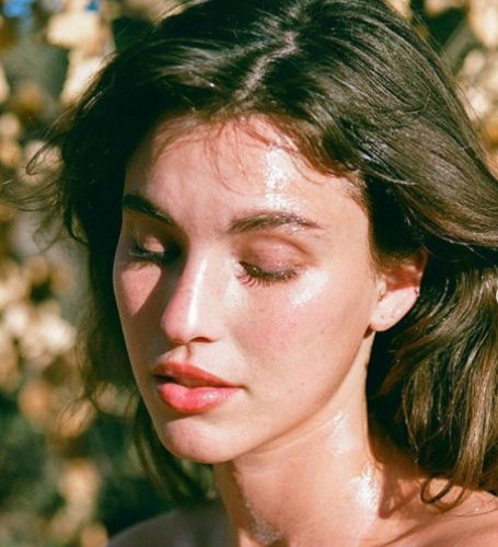 Rainey Qualley is a singer, actress and model from the United States. 