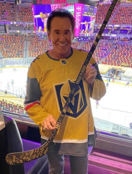 Wayne Newton's ex-wife is Elaine Okamura.