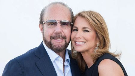 Jill Zarin and Bobby Zarin posing for the photo
