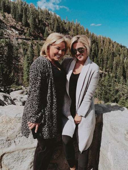 Savannah travelling with her mother Julie Chrisley.