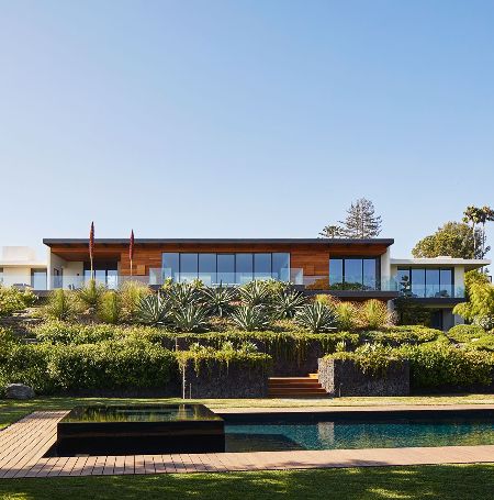 Justin Theroux owns an 8,500 square foot Bel Air mansion for $21 million.