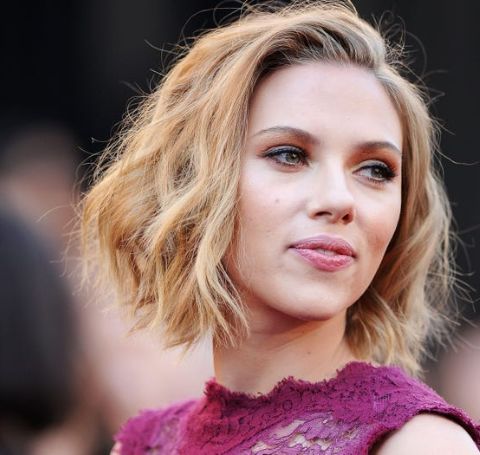 Popularly known as Black Widow,&nbsp;Scarlett Johansson&nbsp;will expect a child soon in her life with her beau&nbsp;Colin Jost. 
