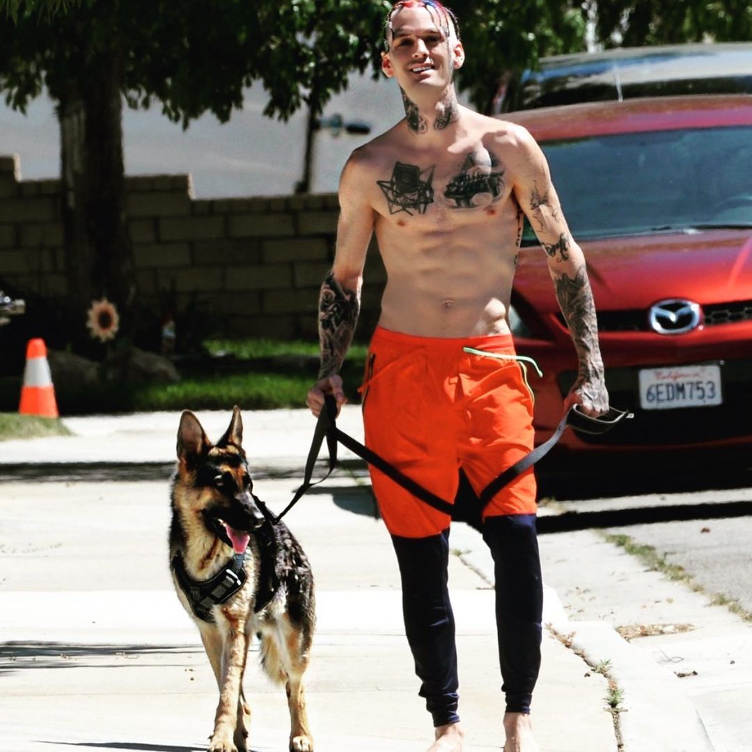 Aaron Carter with his pet, Zelda.