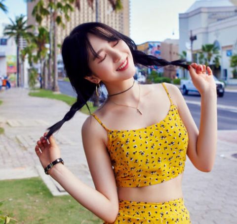 According to&nbsp;Soompi, fans couldn't control their excitement after Kwon Mina posted a photo with her current boyfriend on June 26, 2021.