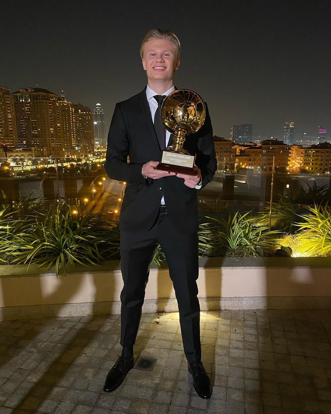 Erling Haaland showing his award.