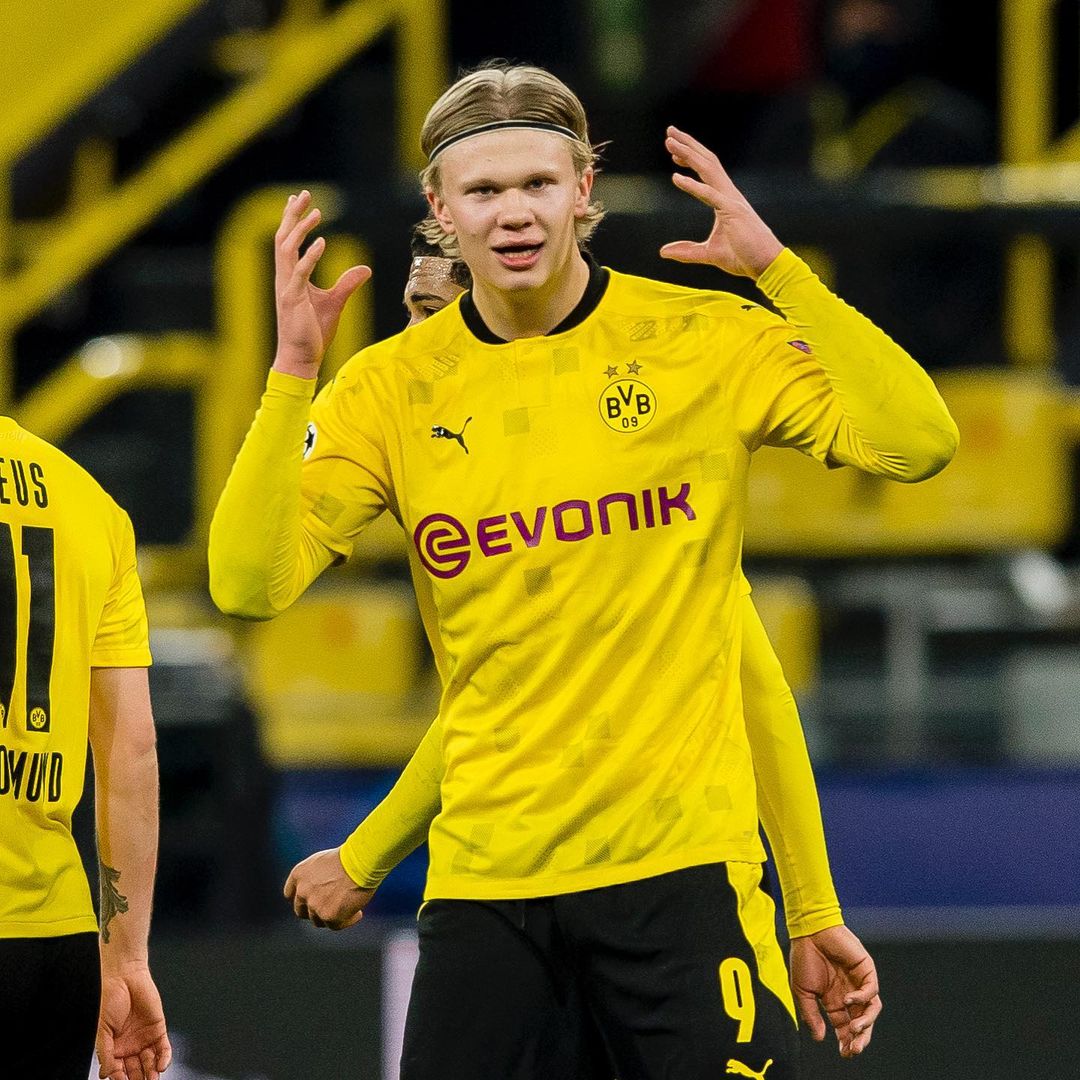 Erling Haaland is in the middle of the game.