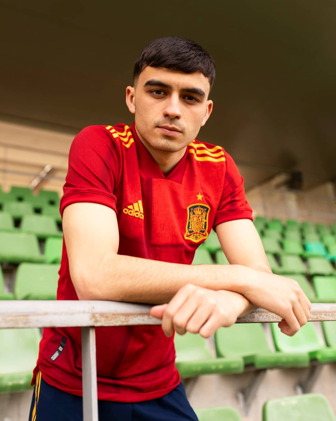 Pedri is posing for his post.