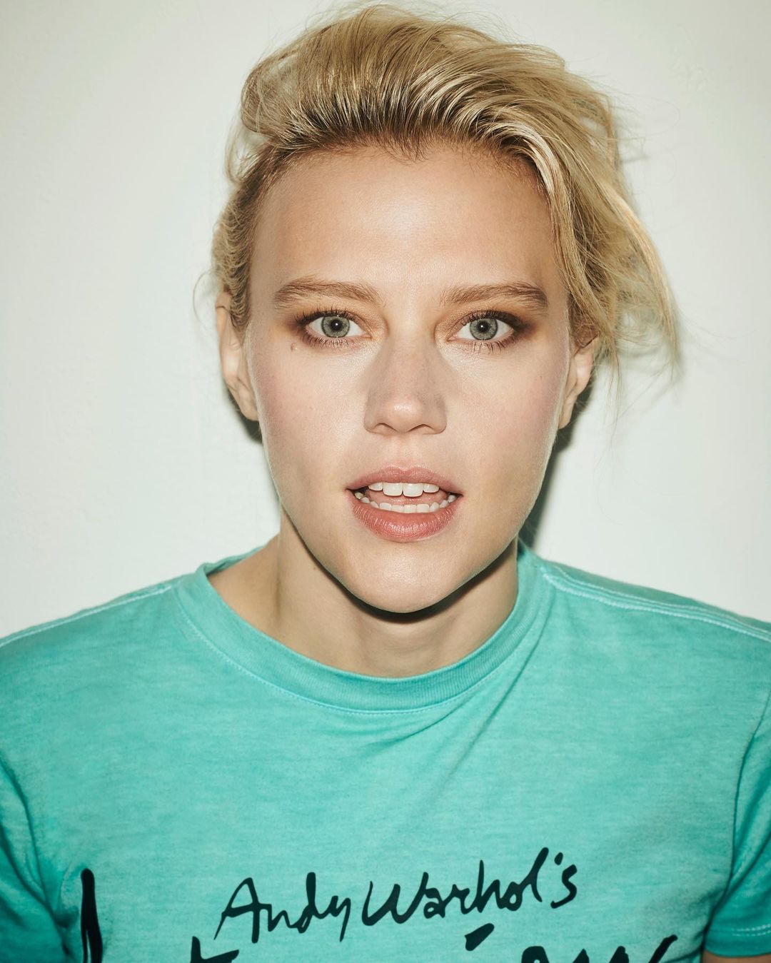 Beautiful Kate McKinnon.