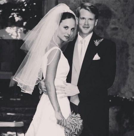Cary Elwes is married to an actress Lisa Marie Kubikoff.