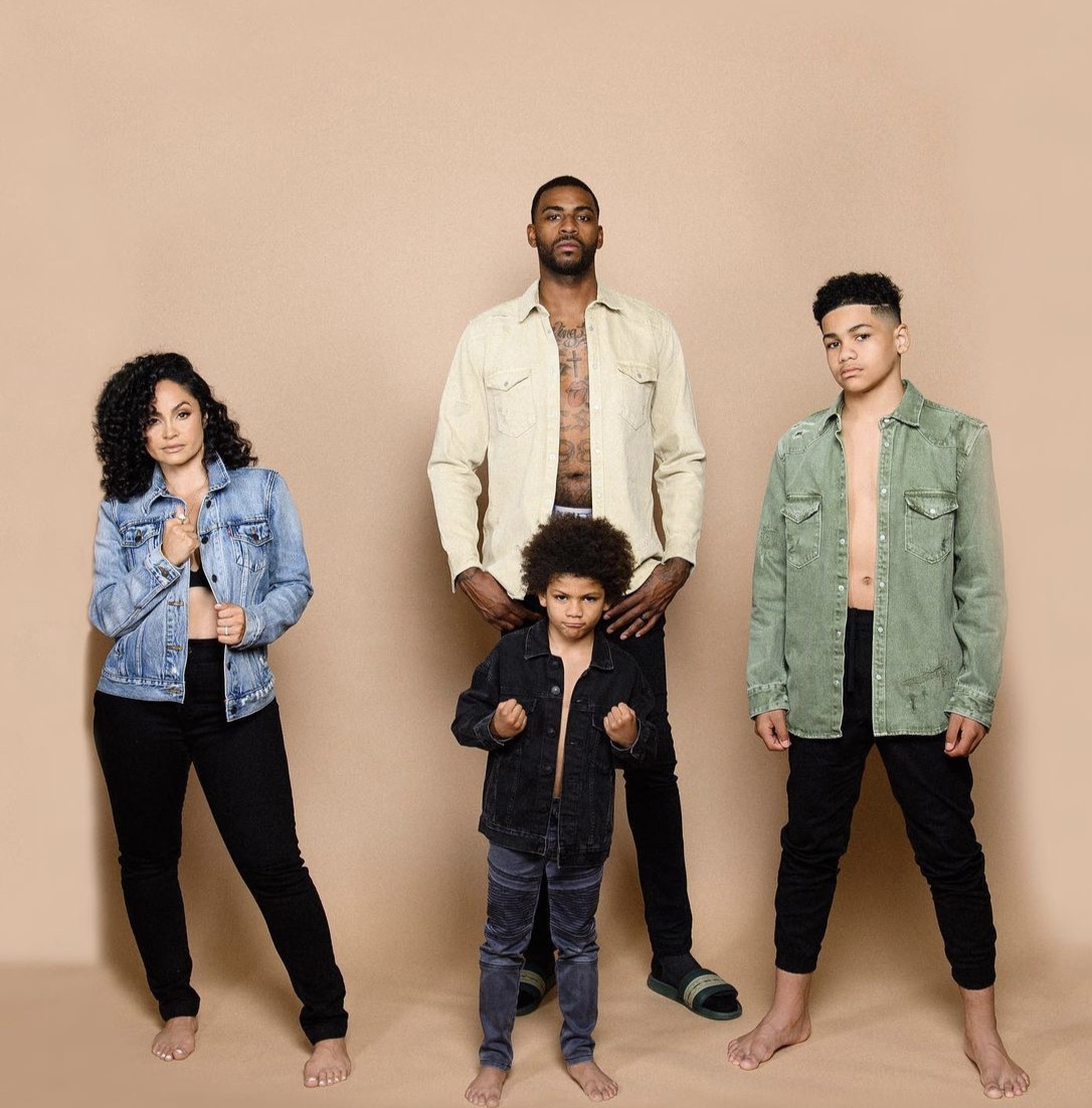 Dorell Wright's wife is Mia Lee Wright.