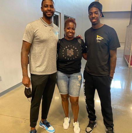 Delon Wright is the youngest son.