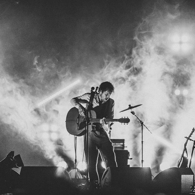 Damien Rice was in a relationship with Lisa Hannigan.