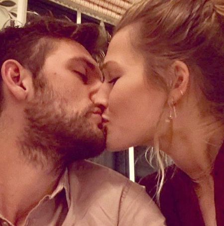 Alex Pettyfer and Toni Garrn in love.