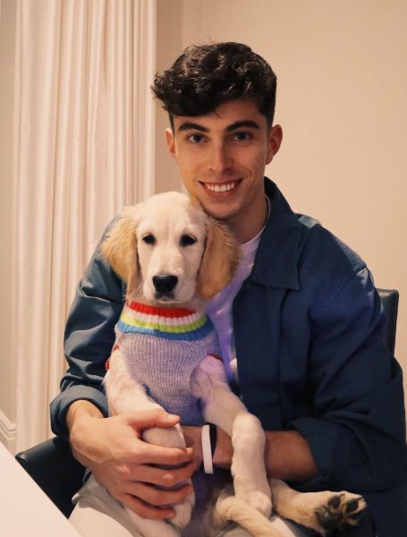 Kai Havertz is with his dog.