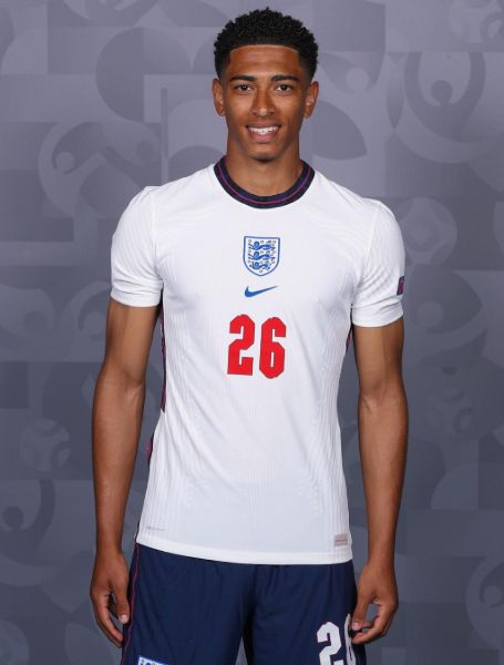 Jude Bellingham is posing for his post.