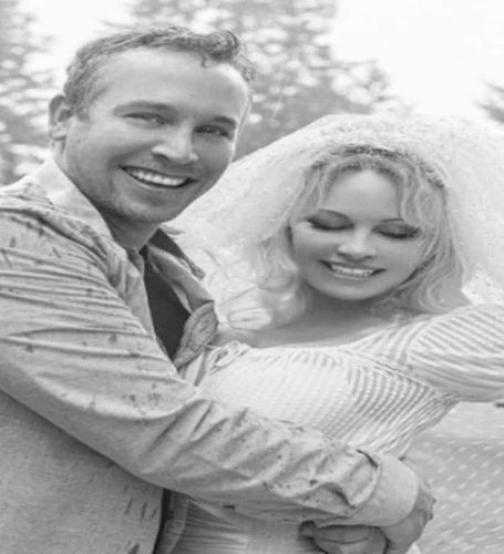 Pamela Anderson recently married her bodyguard, Dan Hayhurst, whom she met during the Covid lockdown and fell in love with.