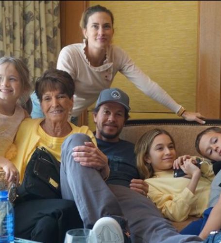 In 2009, Michael Wahlberg married American model Rhea Durham.