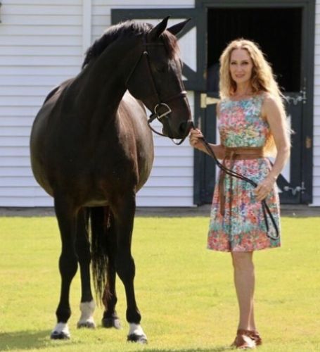 Michael Strahan's Ex-Wife Jean Muggli is a cosmetics store manager who was unknown to the world until she married Micheal Strahan.