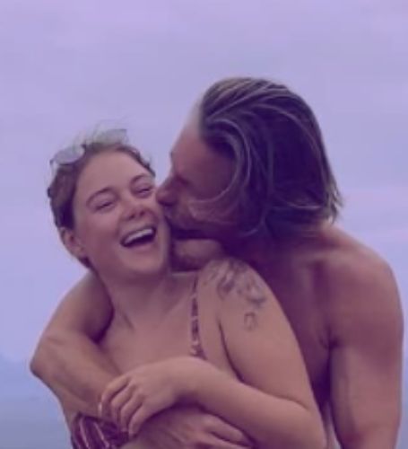 In 2017, Martin Henderson began dating Helen Randag.