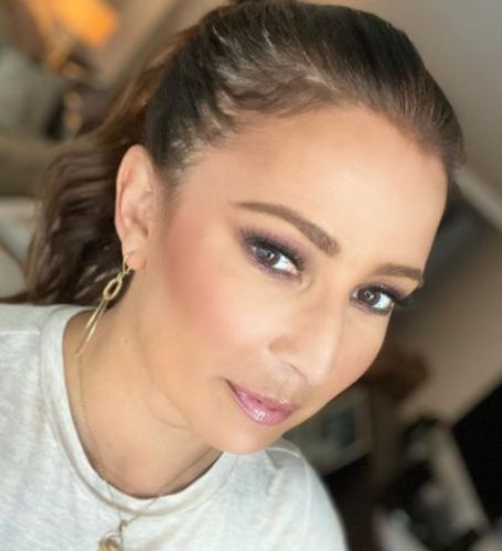 Julie Banderas started her professional career in journalism in Boston, Massachusetts, with the CW-affiliated TV station WLVI-TV.