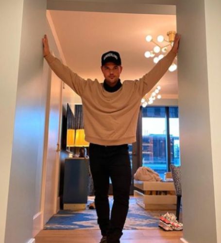 Taylor Lautner paid $1.86 million for a perfect home in the San Fernando Valley of Los Angeles in 2012.