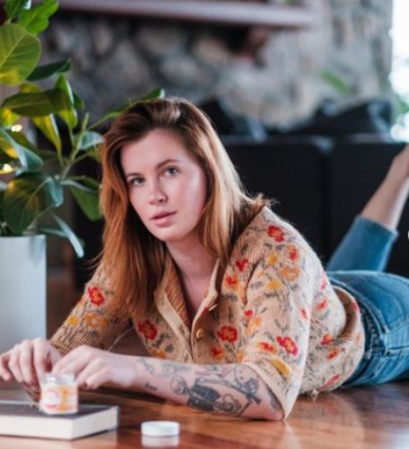 Ireland Baldwin made headlines in 2007 when her father, Alec Baldwin, made an angry voice mail to her public.