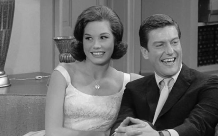 Hulu Just Lost an Iconic CBS Sitcom Hulu Just Lost an Iconic CBS Sitcom