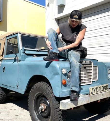 Miley Cyrus is an American singer and actress who has appeared on the television show Hannah Montana. 