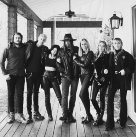 Miley Cyrus has two siblings and two half-siblings named Braison Chance Cyrus, Trace Cyrus, Noah Lindsey Cyrus and Brandi Nelson.