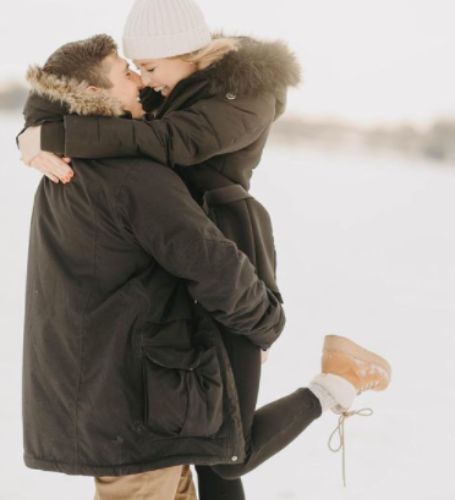 On January 3, 2022, Giovanni Minelli and Jennifer McDermed confirmed their engagement on social media.