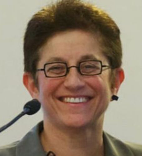 Lara Ballard and Gigi Sohn married in a civil wedding in Vermont on August 25, 2007.