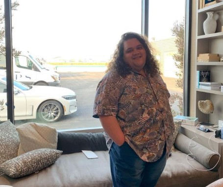 Jonathan Antoine in a green suit poses at an event.