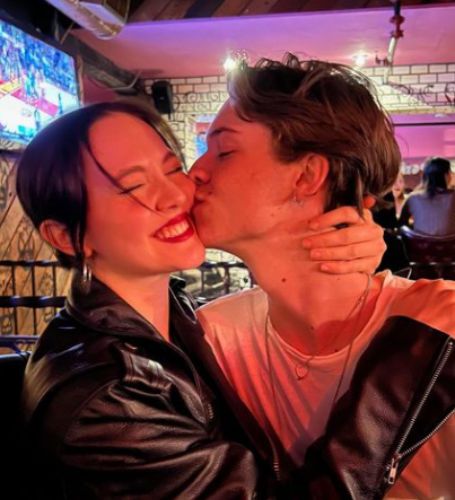 As per Vanity Fair, the relationship between Ryder Robinson and Iris Apatow has been social media confirmed. 