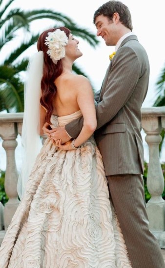 The spectators said Sara Rue was the happiest she'd ever been at the wedding.