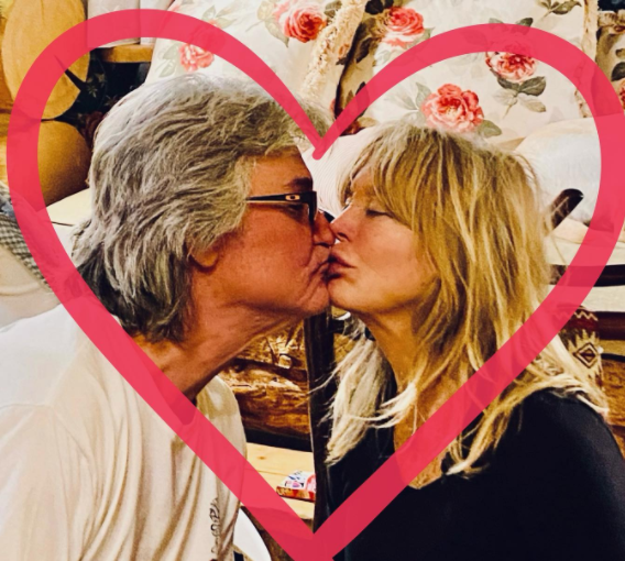 Kurt Russell and Goldie Hawn exchanges their vows in 1983.