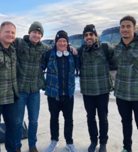 Aaron Rodgers started his week off right by publicly thanking a number of individuals, including his ex-fiancee Shailene Woodley.