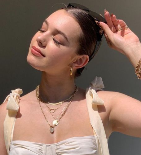 Sadie Calvano began her career as a professional film entertainer at seven and is now a set-up entertainer.