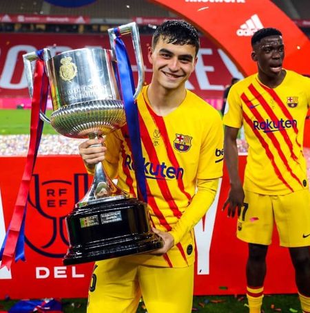 Pedri after winning Award.