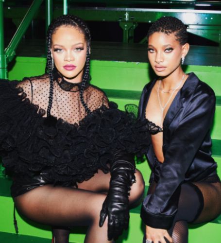 Willow Smith's first film role was in I Am Legend, alongside her father, Will Smith when she was seven years old.