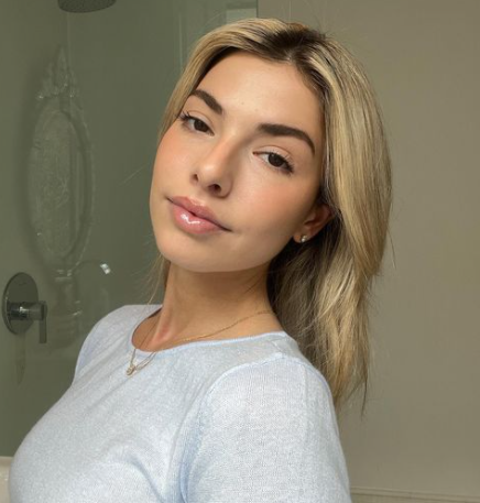 Kit Keenan is the daughter of the well-known fashion designer Cynthia Rowley.