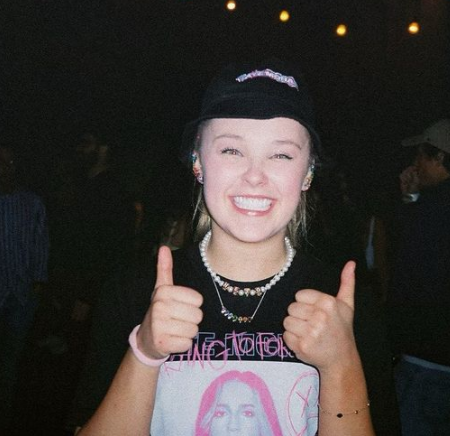 JoJo Siwa was dating Kylie Prew.