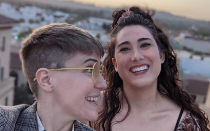 Hannah Hart Engaged With Her Long Time Girlfriend Ella Mielniczenko, Are they Married?